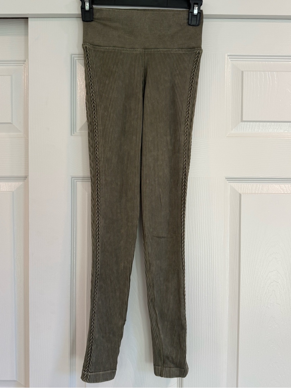 Offline by Aerie Seamless Cable High Waisted Crossover Olive Green Leggings - Picture 2 of 4